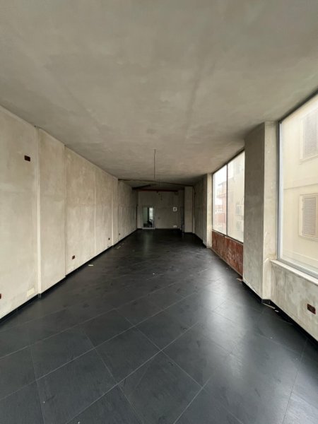 Tirane, shitet ambjent biznesi Kati 1, 88 m² 105.000 € (kamez)