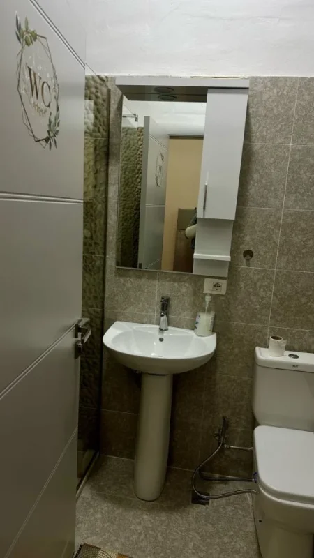 !Dhene! Durres, jepet me qera apartament 1+1 Kati 5, 550 € (Vollga, Durres)