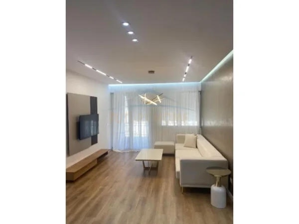 Tirane, shitet apartament 2+1 Kati 5, 134 m² 280.000 € (i Kristal Center, Tirane)