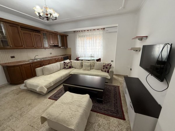 Tirane, jepet me qera apartament 2+1 Kati 2, 103 m² 550 € (Rruga e durresit)
