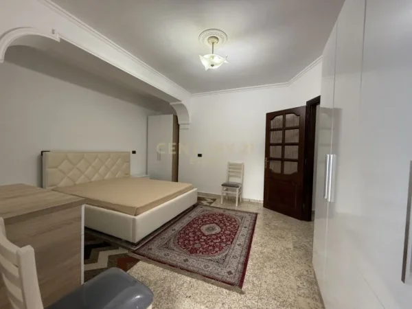 Tirane, jepet me qera apartament 2+1 Kati 2, 103 m² 550 € (Rruga e durresit)