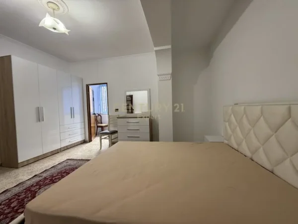 Tirane, jepet me qera apartament 2+1 Kati 2, 103 m² 550 € (Rruga e durresit)