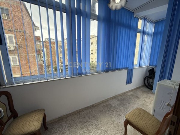 Tirane, jepet me qera apartament 2+1 Kati 2, 103 m² 550 € (Rruga e durresit)
