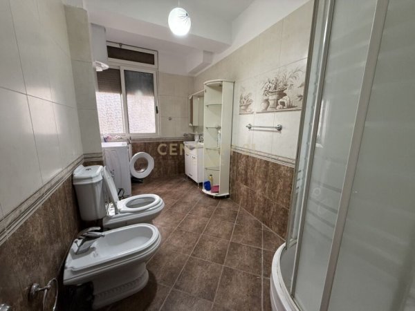 Tirane, jepet me qera apartament 2+1 Kati 2, 103 m² 550 € (Rruga e durresit)