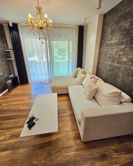 Tirane, shitet apartament 1+1 , 70 m² (Petro Nini)