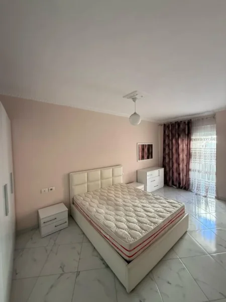 Tirane, jepet me qera apartament 2+1+Ballkon Kati 4, 100 m² 450 € 