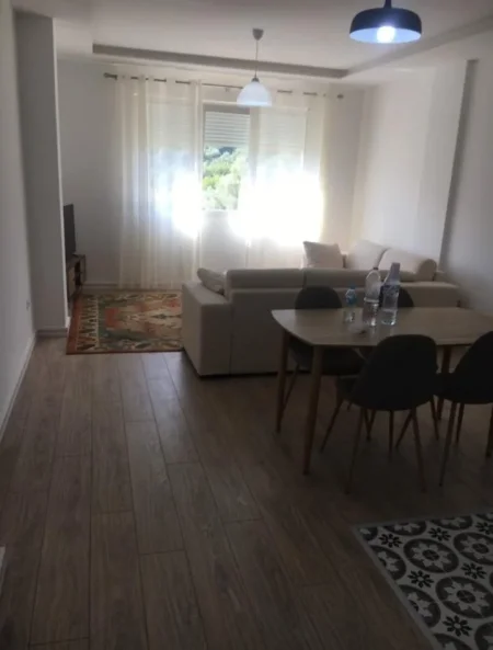Tirane, shitet 1+1 Kati 4, 72 m² 142.000 € (Rruga Kroit)