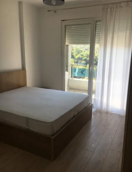 Tirane, shitet 1+1 Kati 4, 72 m² 142.000 € (Rruga Kroit)