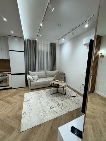 Tirane, jepet me qera apartament 1+1+Ballkon Kati 1, 55 m² 450 € (i sapoarreduar , Rruga 5 maj ,prapa concord center)
