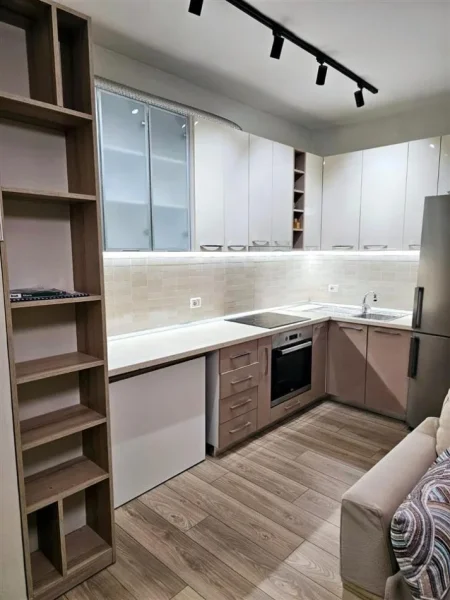 Tirane, jap me qera apartament 1+1+Ballkon Kati 4, 60 m² 500 € (TE FUSHA E AVIACIONIT)