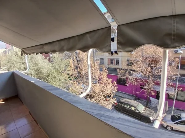 Tirane, shitet apartament 2+1+Ballkon Kati 3, 83 m² 158.000 € (Rruga e Kavajes)