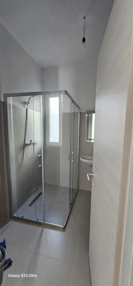Tirane, jepet me qera apartament 2+1+Ballkon Kati 3, 104 m² 620 € (Ish Fusha e Aviacionit)