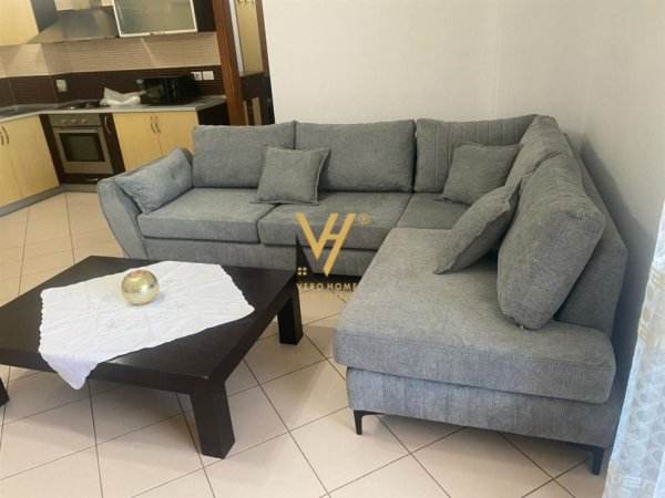 Tirane, jepet me qera apartament 1+1+Ballkon Kati 5, 68 m² 500 € (RRUGA E KAVAJES)