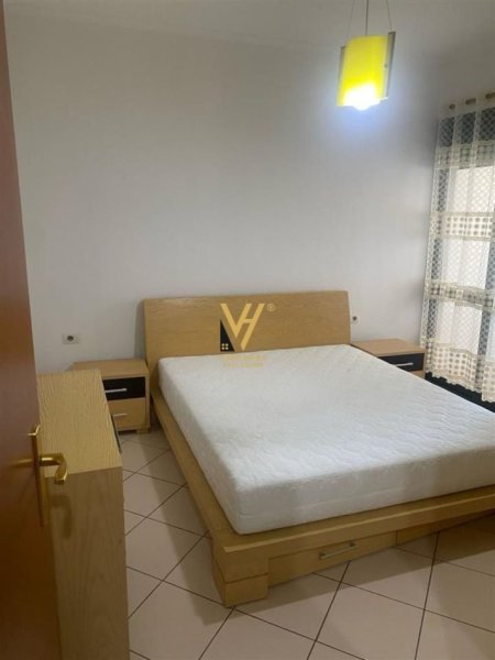 Tirane, jepet me qera apartament 1+1+Ballkon Kati 5, 68 m² 500 € (RRUGA E KAVAJES)
