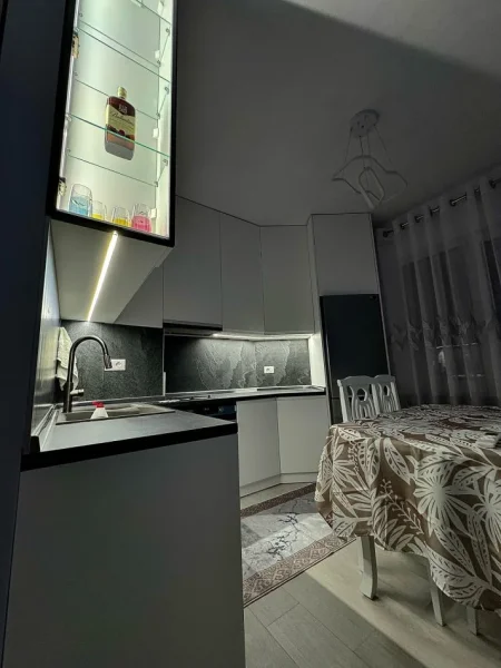 Tirane, jepet me qera apartament 1+1+Ballkon Kati 4, 72 m² 600 € (Astir (River Residence))