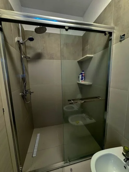 Tirane, jepet me qera apartament 1+1+Ballkon Kati 4, 72 m² 600 € (Astir (River Residence))