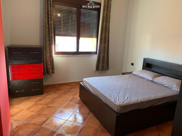 Tirane, jepet me qera apartament 1+1+Ballkon Kati 8, 70 m² 500 € (stacioni i trenit)