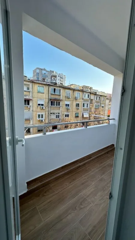Tirane, shitet apartament 2+1+Ballkon Kati 4, 75 m² 148.000 € (Rruga Kavajes)