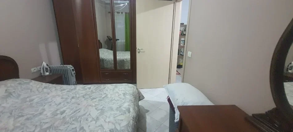 Tirane, jepet me qera apartament 1+1+Ballkon Kati 4, 60 m² 300 € (Fresk prane Ana Market)
