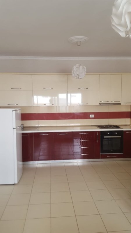 Tirane, jepet me qera apartament 1+1+Ballkon Kati 4, 70 m² 400 € (Astir)