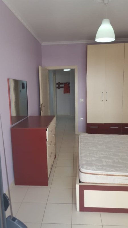 Tirane, jepet me qera apartament 1+1+Ballkon Kati 4, 70 m² 400 € (Astir)