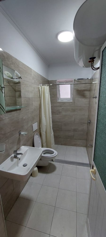 Tirane, jap me qera apartament 1+1 Kati 1, 60 m² 350 Euro (Tregu Elektrik)