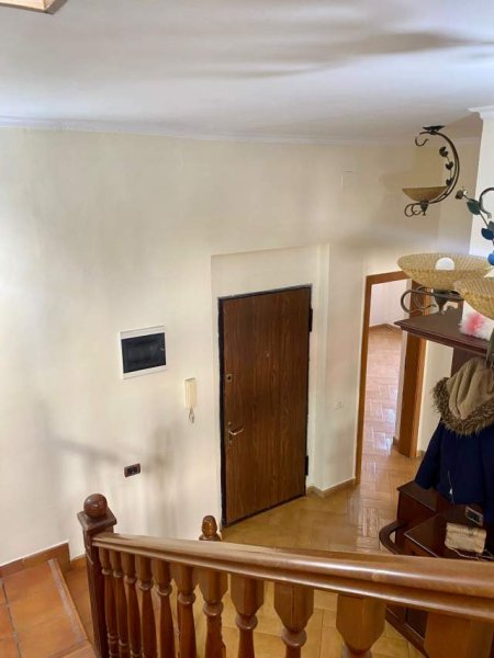 Tirane, jepet me qera apartament duplex 3+1 Kati 3, 90 m² 1.500 Euro (Sami Frasheri)