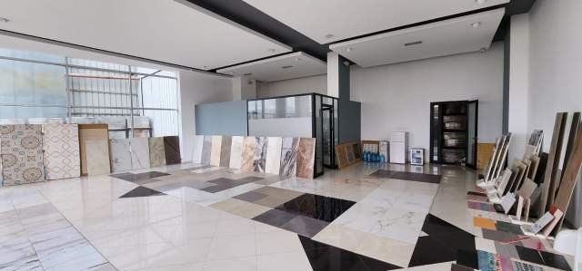 Tirane, jepet me qera magazine 1.816 m² 3.500 Euro (Autostrada Tirane-Durres)
