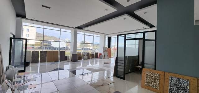 Tirane, jepet me qera magazine 1.816 m² 3.500 Euro (Autostrada Tirane-Durres)