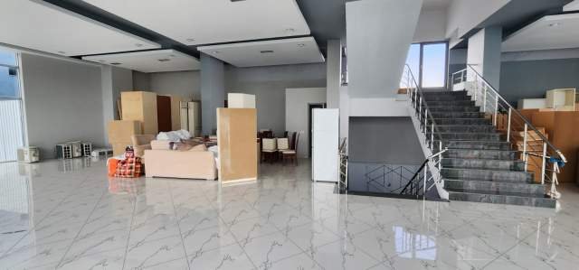 Tirane, jepet me qera magazine 1.816 m² 3.500 Euro (Autostrada Tirane-Durres)