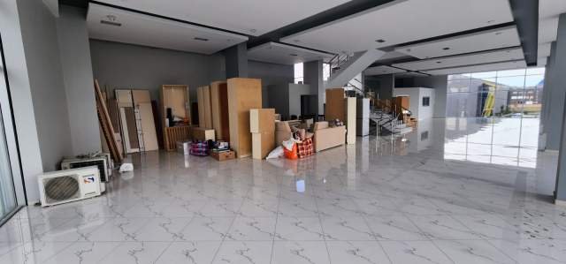 Tirane, jepet me qera magazine 1.816 m² 3.500 Euro (Autostrada Tirane-Durres)