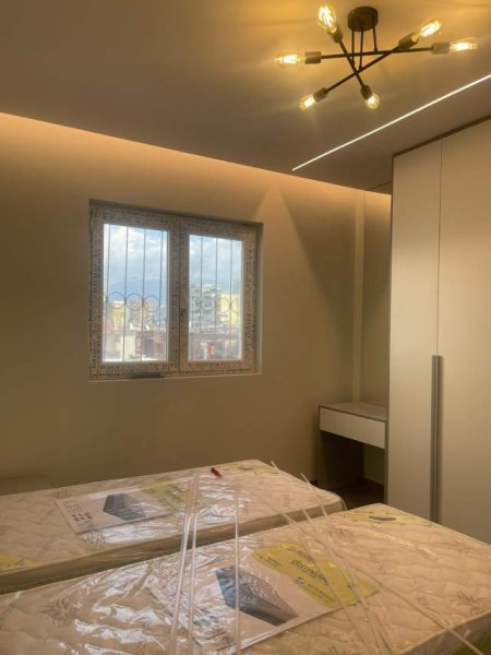 Tirane, jepet me qera apartament 100 m² 700 Euro (rruga e kavajes)