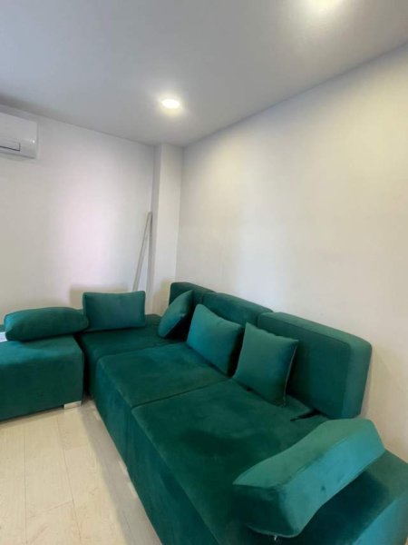 Tirane, jepet me qera apartament 100 m² 700 Euro (rruga e kavajes)