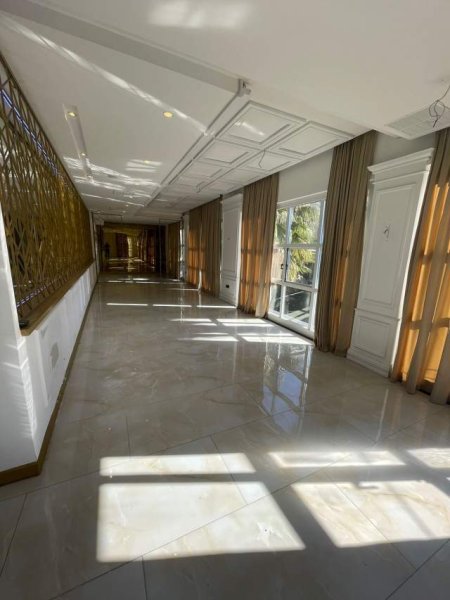 Tirane, jepet me qera ambjent biznesi Kati 2, 200 m² 1.800 Euro (Ish Ekspozita)
