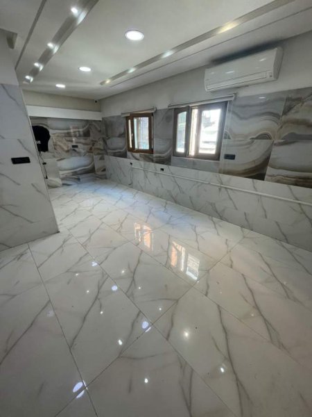 Tirane, jepet me qera ambjent biznesi Kati 2, 200 m² 1.800 Euro (Ish Ekspozita)