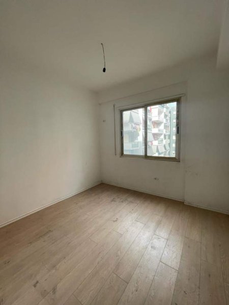 Kompleksi Golden Park shesim apartament 2+1!