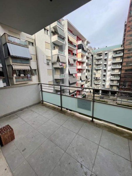 Kompleksi Golden Park shesim apartament 2+1!