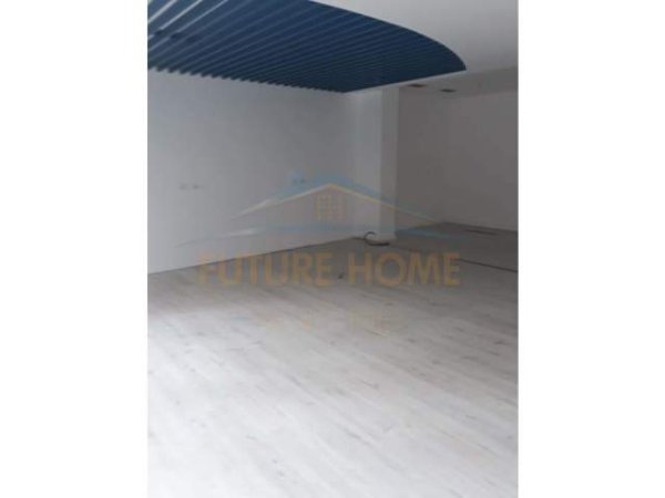 Tirane, jepet me qera ambjent biznesi Kati 0, 57 m² 1.100 Euro (sheshi willson)