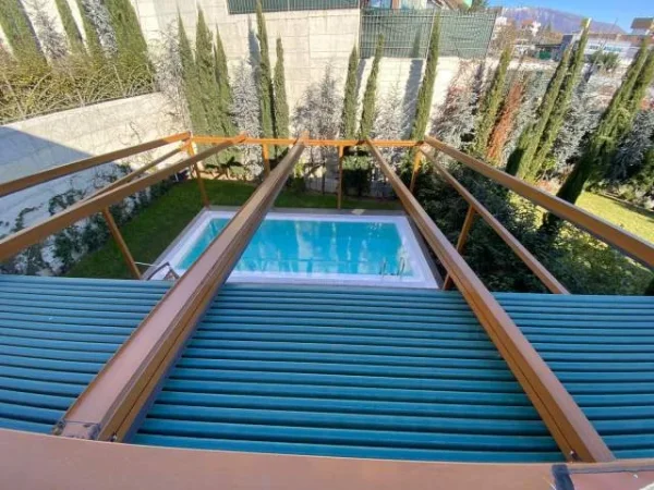 Tirane, shes Vile 2 Katshe 380 m² 830.000 Euro (Rezidenca Porta e Gjelbert)