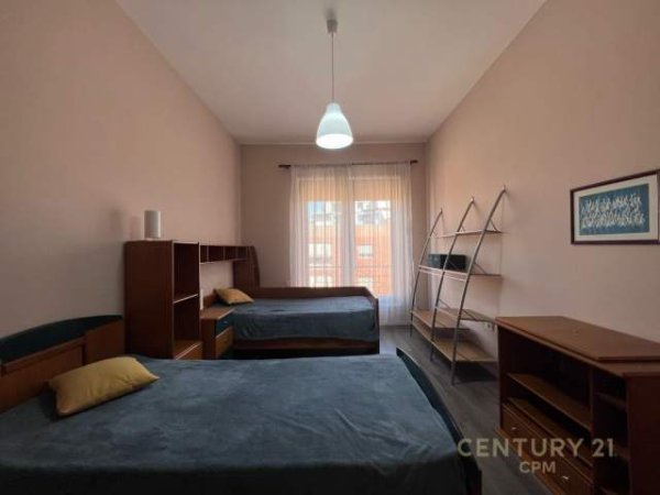Tirane, jepet me qera apartament 2+1 Kati 8, 750 Euro (kompleksi delijorgji)