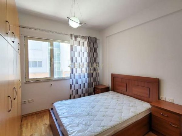 Tirane, shes 2+1 Kati 3, 165.000 Euro (Komuna e Parisit)