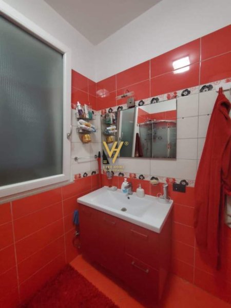 Tirane, shitet Vile 3+1+A+BLK Kati 0, 476 m² 250.000 Euro (SAUK)