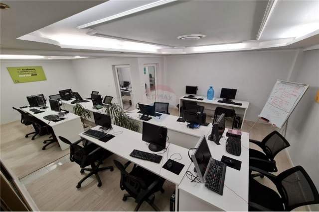 Tirane, jepet me qera zyre Kati 1, 116 m² 600 Euro (Bllok)