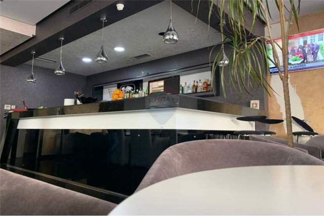 Tirane, jepet me qera ambjent biznesi Kati 0, 611 m² 1.700 Euro (Don Bosko)