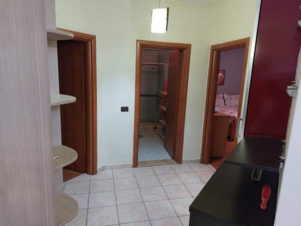 Tirane, jepet me qera apartament 2+1+BLK 115 m² 500 Euro (Garda)