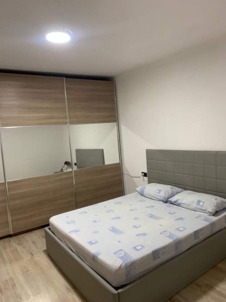 Tirane, jepet me qera apartament 1+1+BLK Kati 5, 65 m² 350 Euro (Myslym Shyr)