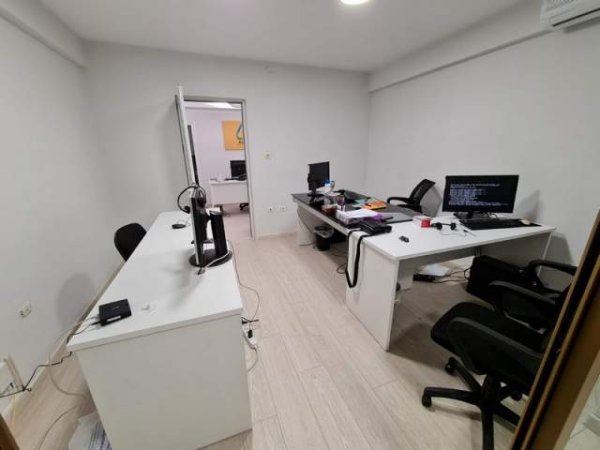 Tirane, jepet me qera zyre Kati 1, 123 m² 600 Euro (Ismail Qemali)