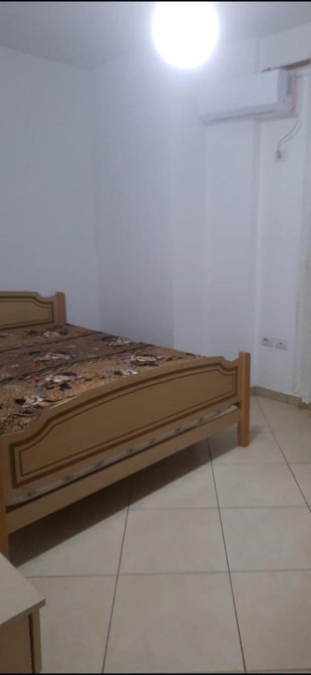 Tirane, jepet me qera apartament 2+1 Kati 3, 80 m² 350 Euro (Shkolla e Bashkuar)