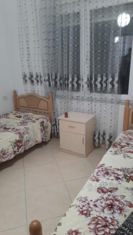 Tirane, jepet me qera apartament 2+1 Kati 3, 80 m² 350 Euro (Shkolla e Bashkuar)