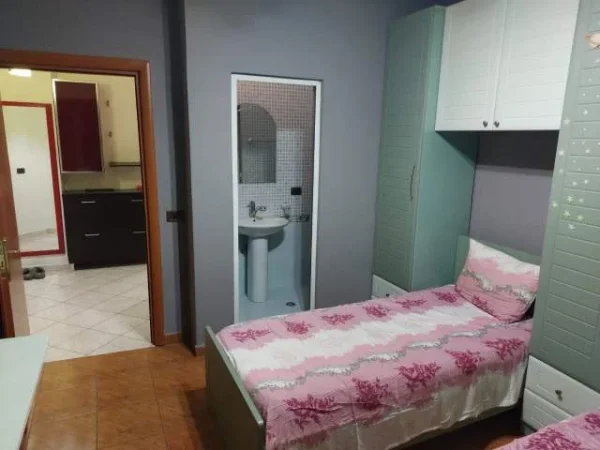 Tirane, Jepet me Qera Apartament 2+1+BLK Kati 2, 105 m² 600 Euro (Vaso Pasha)